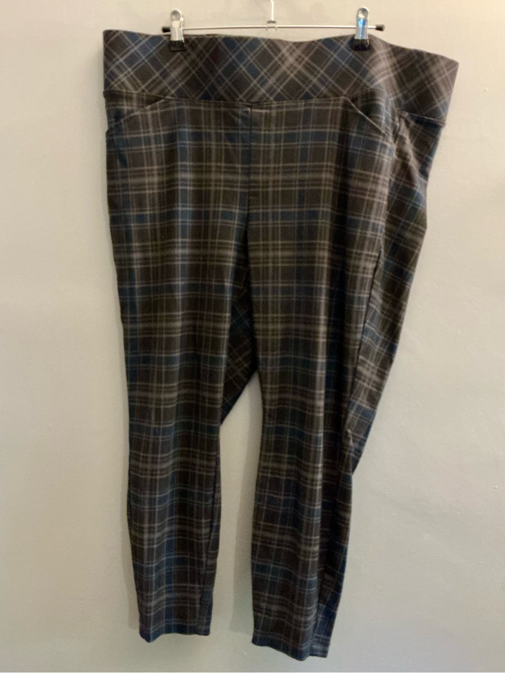 Torrid Studio Pull On Pocket Pixie Pants Size 3R Blue Gray Plaid Stretch